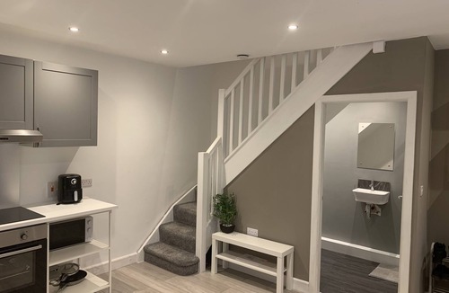 Warmingham Ski Chalet | Fantastic Location, Annexe with Hot Tub