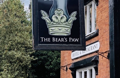 Warmingham Ski Chalet | Fantastic Location, Annexe with Hot Tub