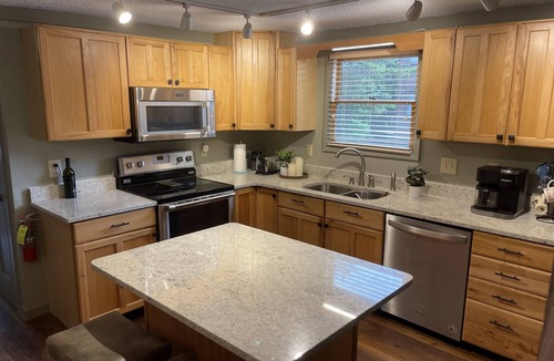 Edray House | FANTASTIC LOCATION! Modern townhome next to Slopes & Village w/parking at door.