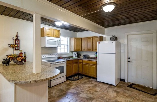 Woden House | Fantastic Log Cabin Rental for a Fun-Filled Family Vacation in Texas