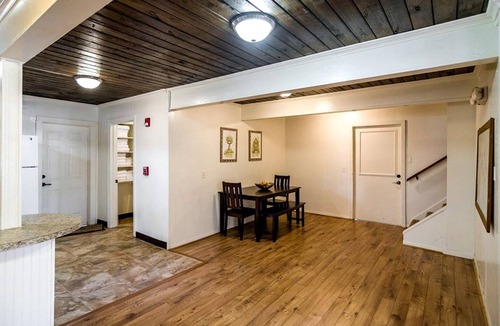 Woden House | Fantastic Log Cabin Rental for a Fun-Filled Family Vacation in Texas