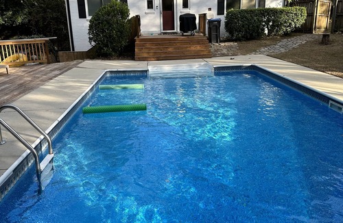 Summerville House | Fantastic Master’s Rental- 1 mile away!