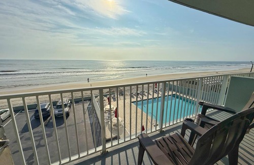 East Daytona Apartment | Fantastic Ocean Front Studio W/Balcony in Daytona!
