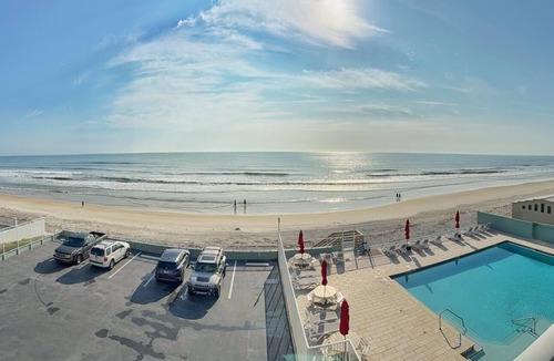East Daytona Apartment | Fantastic Ocean Front Studio W/Balcony in Daytona!