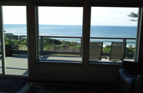 Agate Beach House | FANTASTIC OCEAN FRONT MODERN HOME*TWO LIVING AREAS*HUGE DECK