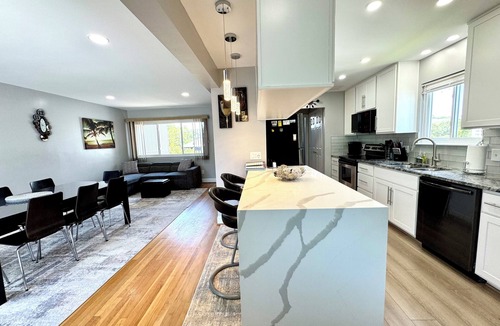 Northeast Virginia Beach House | Fantastic Oceanside house -Short walk to the Beach - NEWLY REMODELED