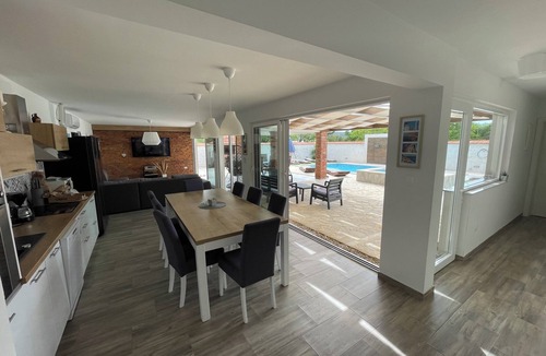 Velim House | Fantastic pool villa for 6 adults and 2 children and dog with sauna nearby