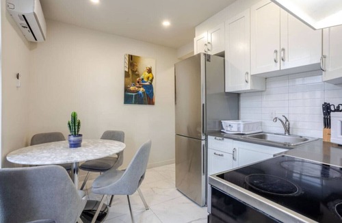 Cote-Des-Neiges—Notre-Dame-De-Grace Apartment | Fantastic & Spacious 3BR in NDG MTL
