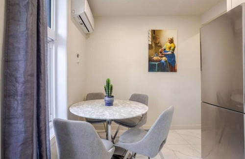 Cote-Des-Neiges—Notre-Dame-De-Grace Apartment | Fantastic & Spacious 3BR in NDG MTL