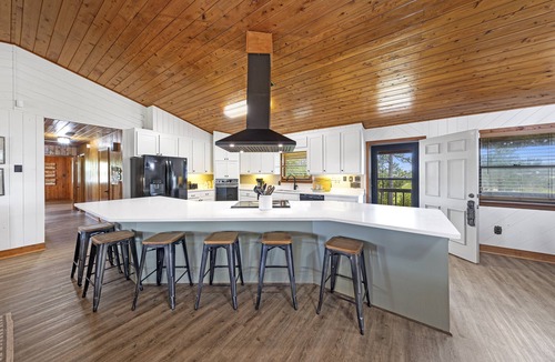 Elberta House | Fantastic Specials-Charming Bay Front in Elberta, Al-2 Boat Slips-Sleeps 12
