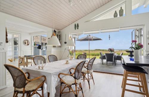 Øer Strand House | Fantastic Summer House With Sea View