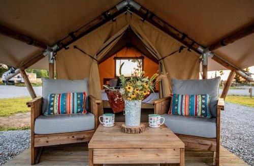 Cassville House | Fantastic Tented Cabin with Fire Pit in Cassville, Missouri