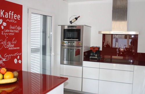 Vinaros House | Fantastic top modern holiday home with large solar heated pool near the beach