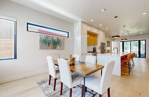 Highland House | Fantastic townhouse with enclosed backyard and high-speed internet