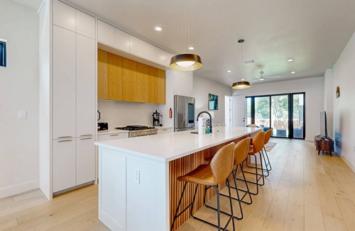 Highland House | Fantastic townhouse with enclosed backyard and high-speed internet