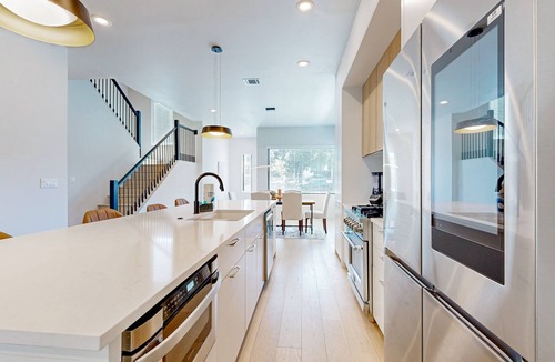 Highland House | Fantastic townhouse with enclosed backyard and high-speed internet