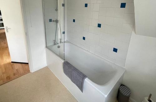 Hambleden Apartment | Fantastic Two Bedroom Courtyard Apartment