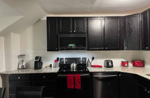 Erdenheim Apartment | Fantastic updated apartment with parking