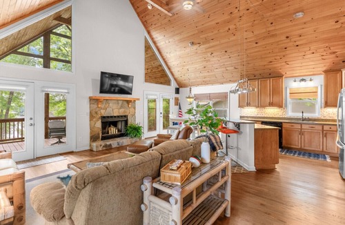 Milledgeville House | Fantastic View and No Pet Fee, Kayaks, Dock