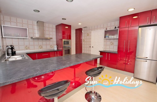 El Roc de Sant Gaieta Villa | Fantastic villa Fabiola 500m from the beach
