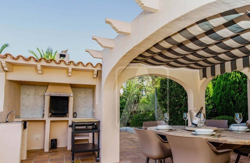 Urbanitzacio la Fustera House | Fantastic villa with sea views, lots of peace and quiet, large pool, close to the beach