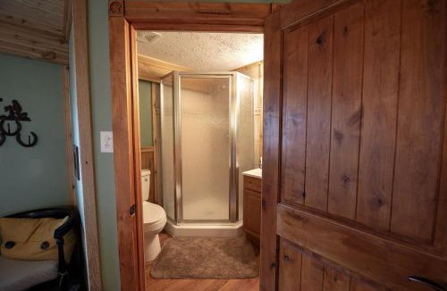 Carmine House | Fantastic Wooden Cabin with Great Countryside Vistas in Round Top, Texas