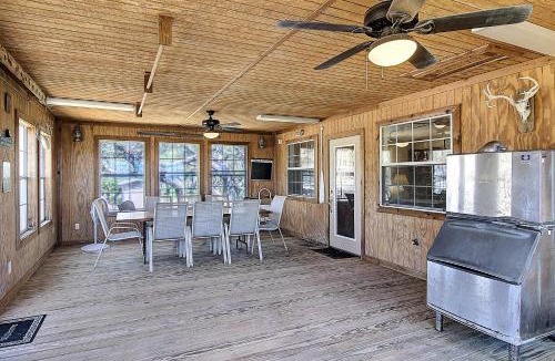 Aransas Pass House | Fantasy Oaks Lodge