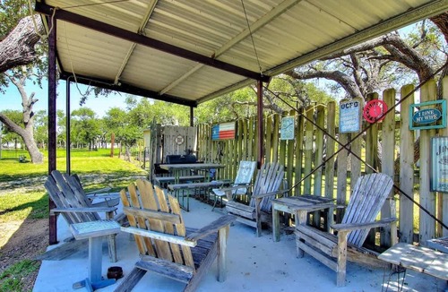 Aransas Pass House | Fantasy Oaks Lodge