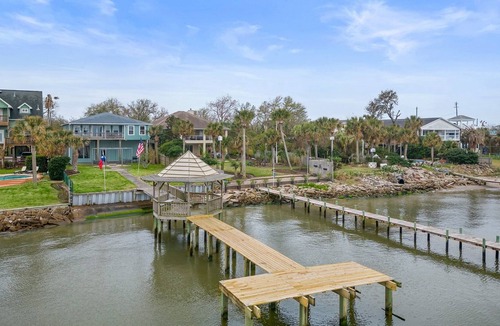 San Leon House | Far Far A-Bay| BeachBox | Bay