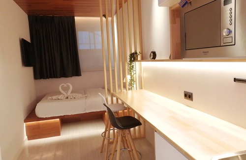 Cuatro Caminos Hostel | Far Home Bernabeu