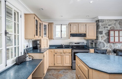 Montebello House | Far Horizons Vacation Luxury home in Montebello, Quebec