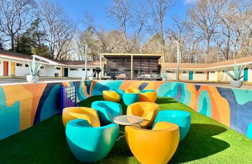 Starkville Hotel | Far Out Motel