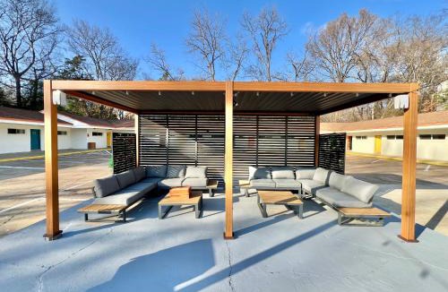 Starkville Hotel | Far Out Motel