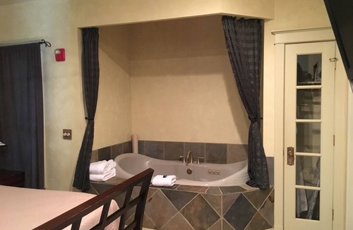 Brenham Bed & Breakfast | Far View - A Bed & Breakfast Estate