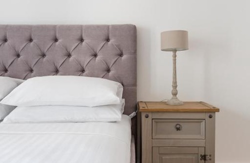 Golborne Apartment | Faraday Road II by Onefinestay