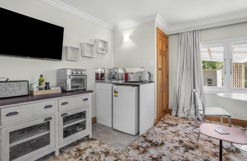 Greytown Apartment | Farley Avenue Turret & Lounge