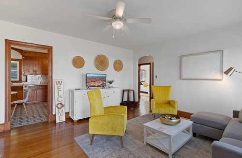 Kilmarnock House | FARLEY Walkable to Shops and Restaurants!