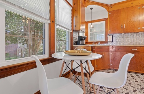 Kilmarnock House | FARLEY Walkable to Shops and Restaurants!