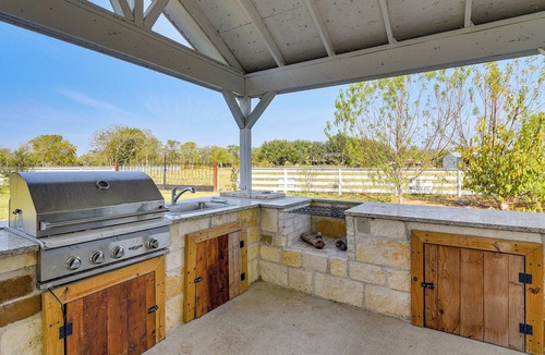 Needville House | Farm Animals On-Site: Needville Ranch Getaway!