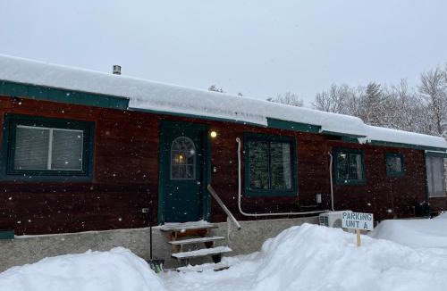 North Pole Apartment | Farm at 420 Apt A 8 mins from whiteface