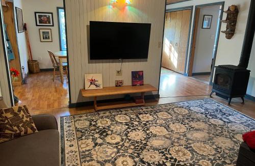 North Pole Apartment | Farm at 420 Apt A 8 mins from whiteface