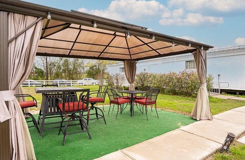 Lissie House | Farm experience and group getaway at Pazific Ranch