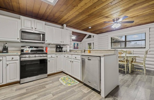 LaFayette Cabin | Farm Experience in a Beautiful Log Cabin