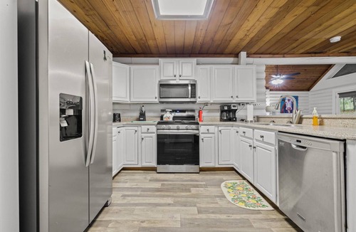 LaFayette Cabin | Farm Experience in a Beautiful Log Cabin