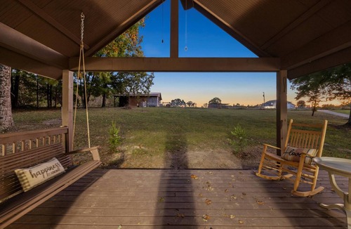 LaFayette Cabin | Farm Experience in a Beautiful Log Cabin