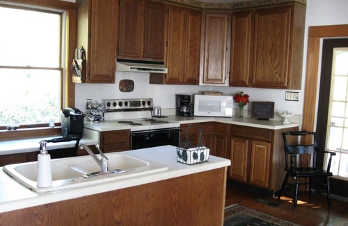 Batesville House | Farm Experience-In the Heart of Vineyard, Wine and Wedding Country-Spacious