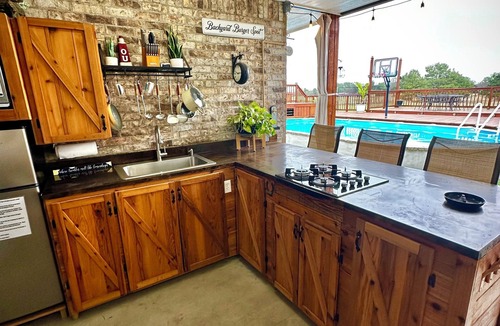 Noble Other | Farm House Acreage POOL&Outdoor Kitchen near OU stadium Norman,OK PET FRIENDLY
