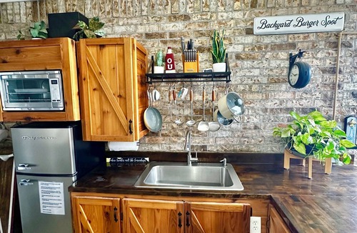 Noble Other | Farm House Acreage POOL&Outdoor Kitchen near OU stadium Norman,OK PET FRIENDLY