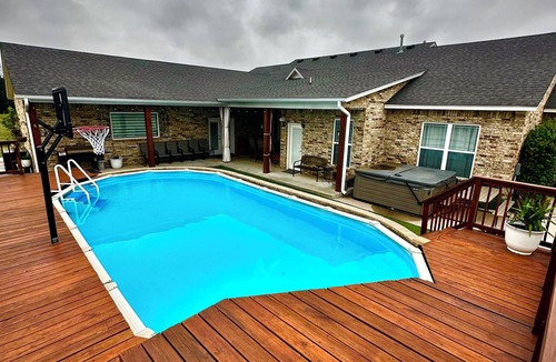 Noble Other | Farm House Acreage POOL&Outdoor Kitchen near OU stadium Norman,OK PET FRIENDLY