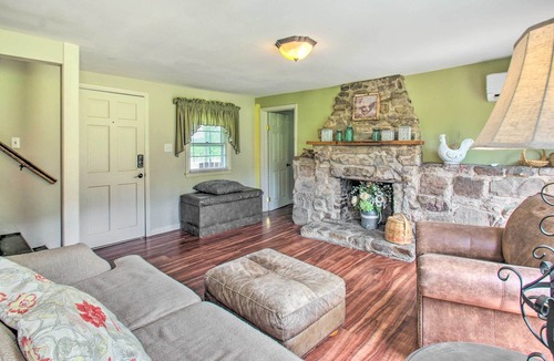 Buena Vista Cottage | 'Farm House' Cottage w/ Deck, 5 Mi to River